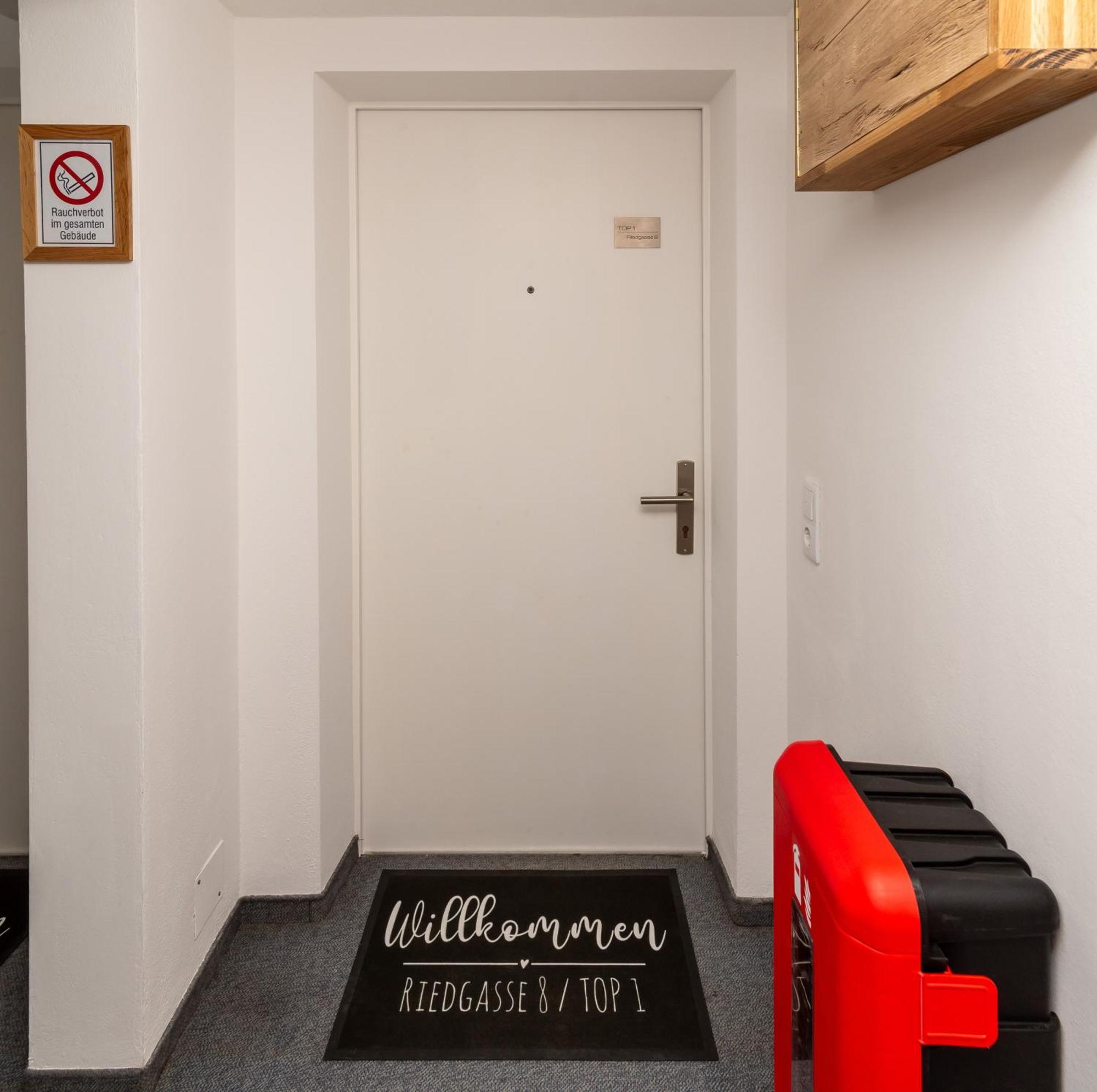Crimson Cottage Apartments Дорнбирн Екстериор снимка