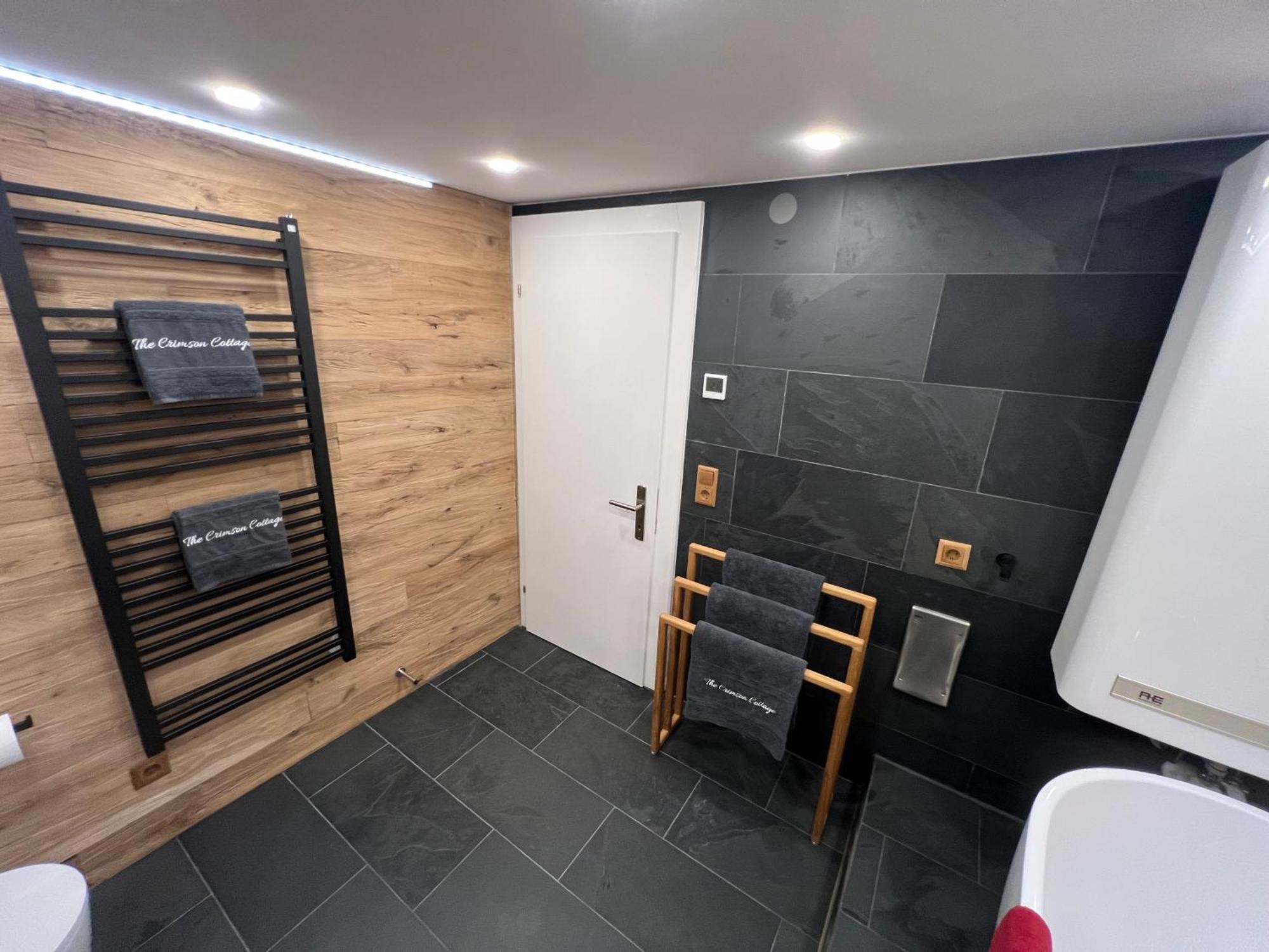 Crimson Cottage Apartments Дорнбирн Екстериор снимка