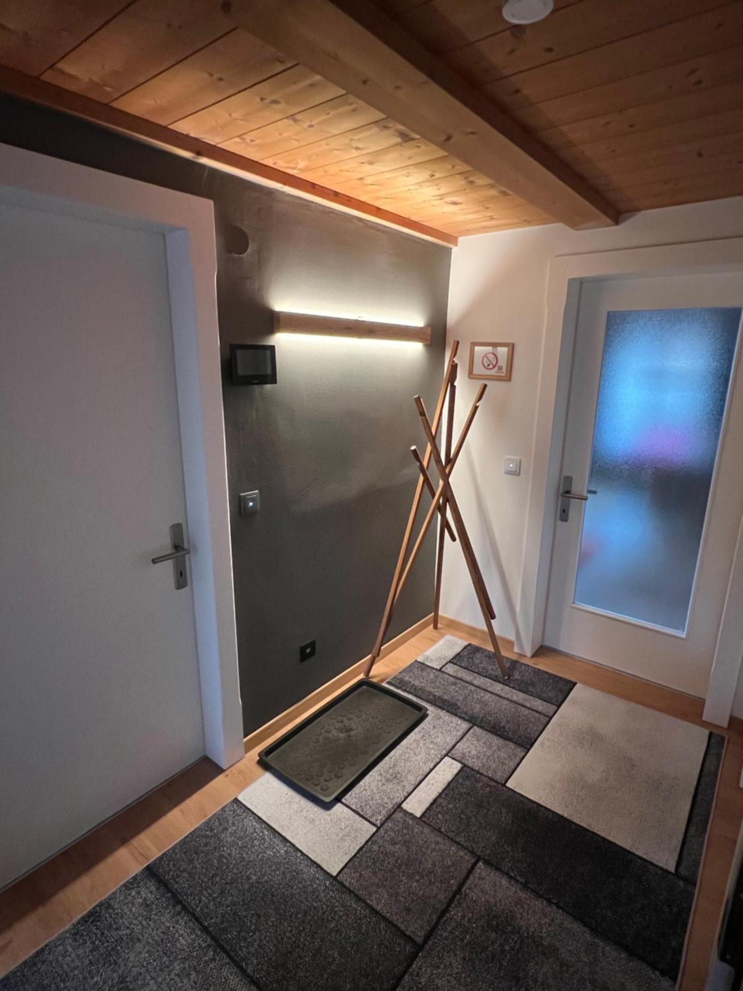 Crimson Cottage Apartments Дорнбирн Стая снимка
