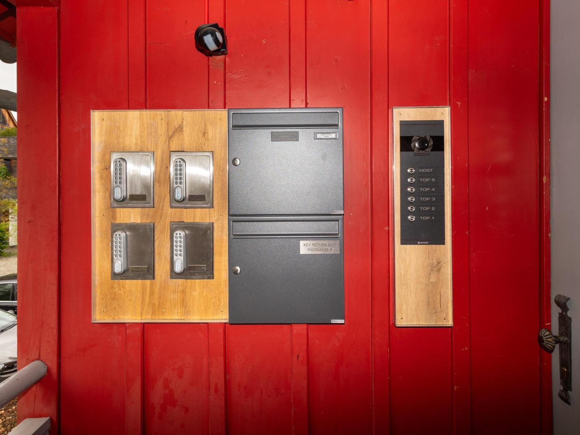 Crimson Cottage Apartments Дорнбирн Екстериор снимка