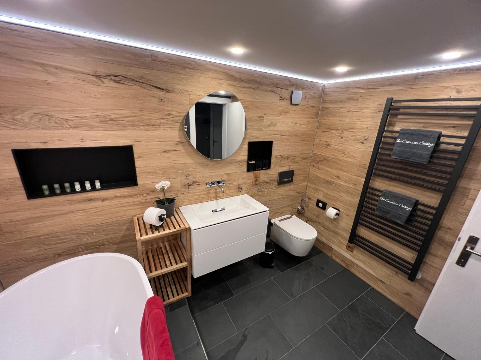 Crimson Cottage Apartments Дорнбирн Екстериор снимка